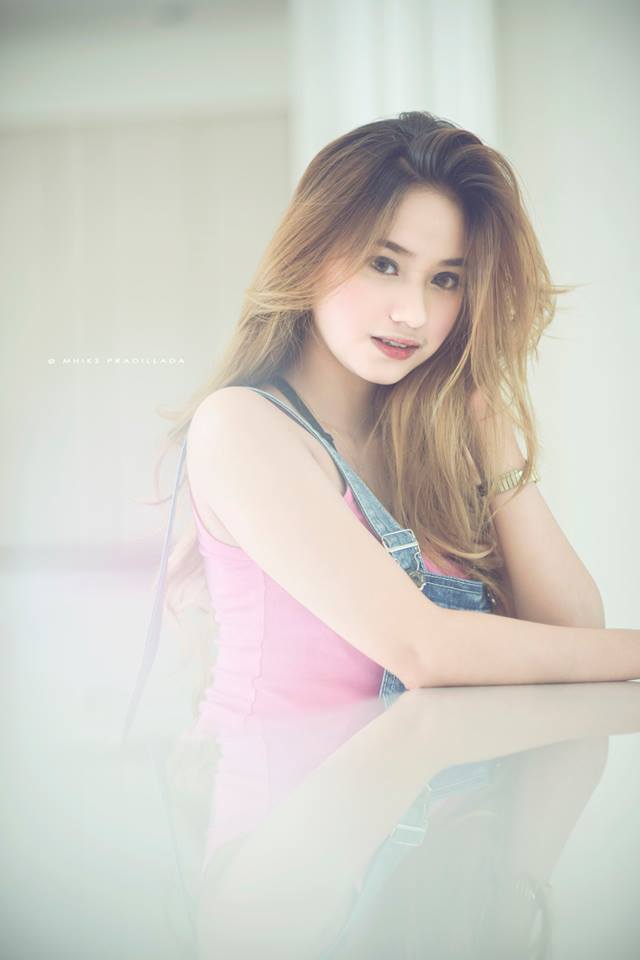 Nichole Ann Barot is a sexy model that you must know NOW ! SUPER HOT