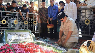 Prabowo Ziarah Ke Makam KH Hasyim Asyari Dan Gus Dur