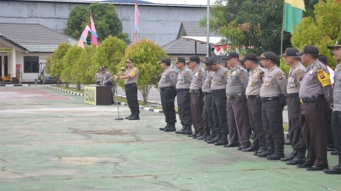 Polres Sekadau Kerahkan Seluruh Kekuatan Personel Amankan Pilkada Kalbar Polres Sekadau Kerahkan Seluruh Kekuatan Personel Amankan Pilkada Kalbar