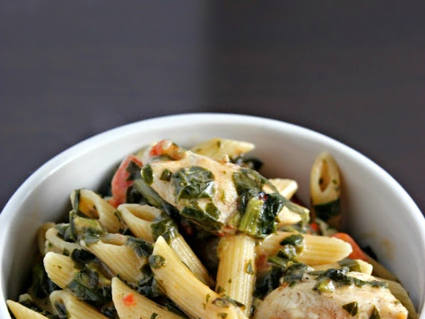 One Pot Spinach Tomato Chicken Alfredo is #Saucesome.