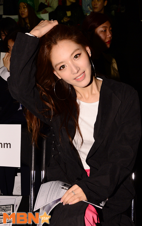 오늘자 서울패션위크 레인보우 김재경 | 인스티즈