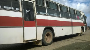 Bandidos rendem ônibus de Macajuba e assaltam os passageiros em Baixa Grande