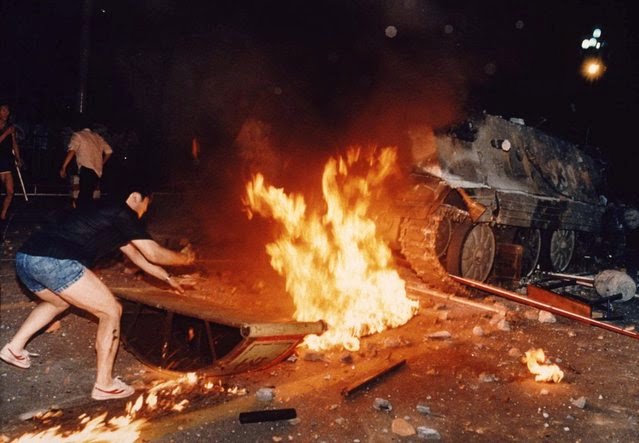 Quemando un tanque Plaza de Tiananmén 1989