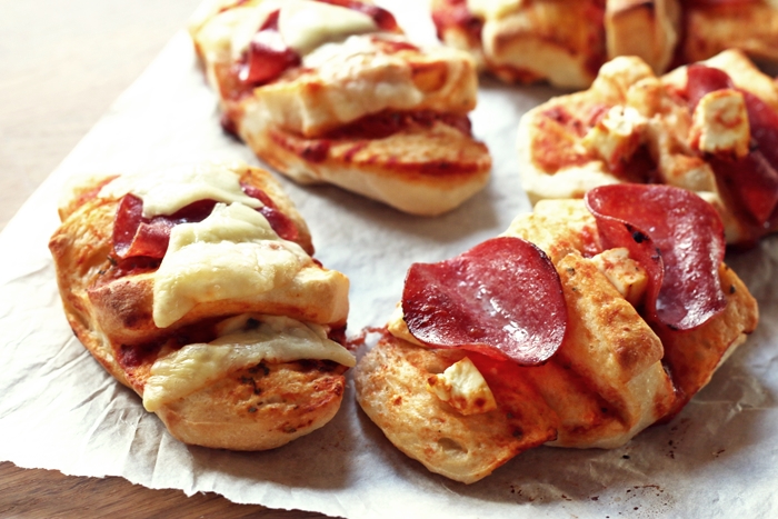 Salami-Schinken-Käse Pizzabrötchenfächer | Fashion Kitchen