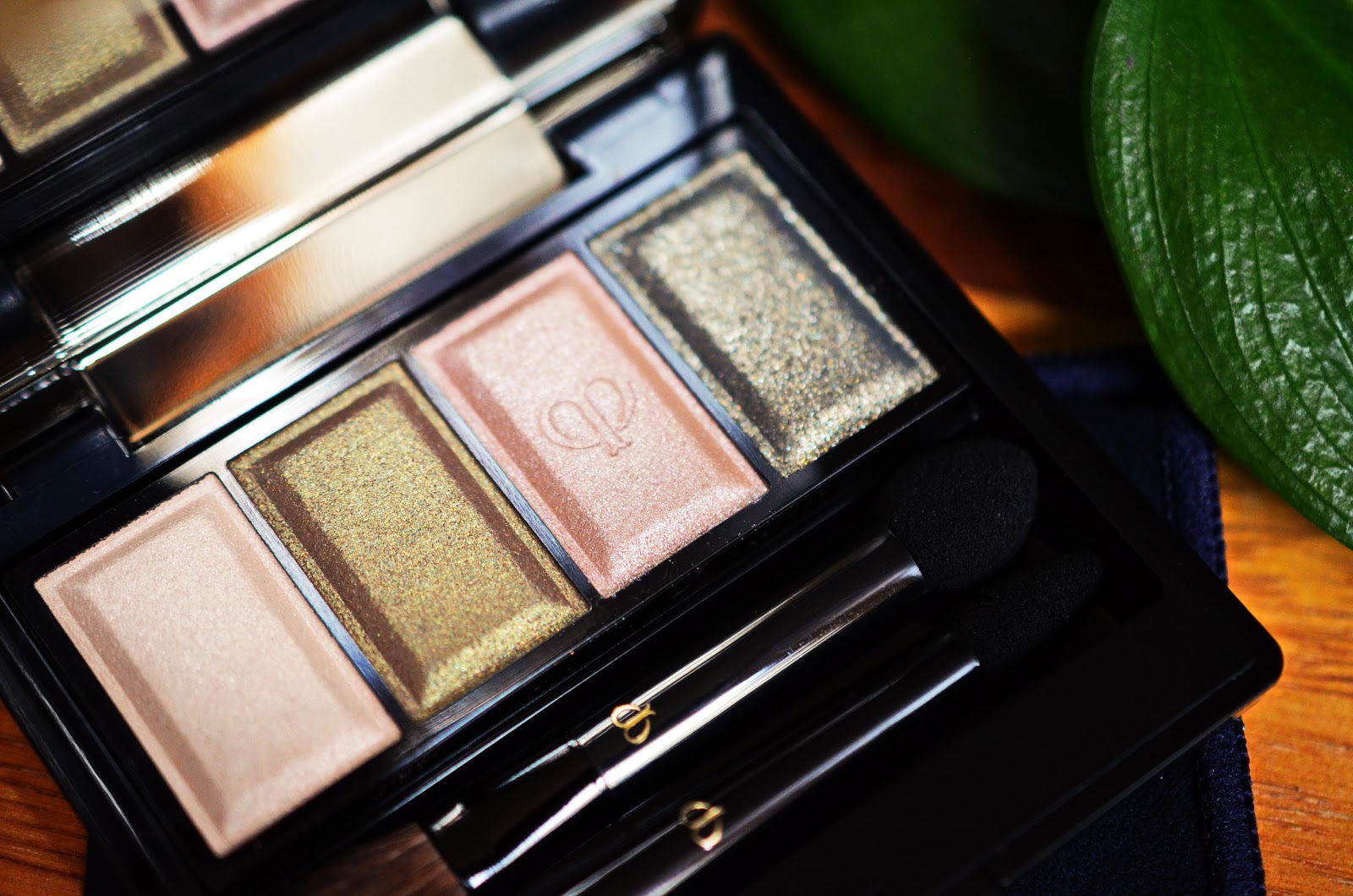 Cle de peau помада блеск. Cle de. Cle de. Cle de peau beaute пудра моделирующая. Cle de.