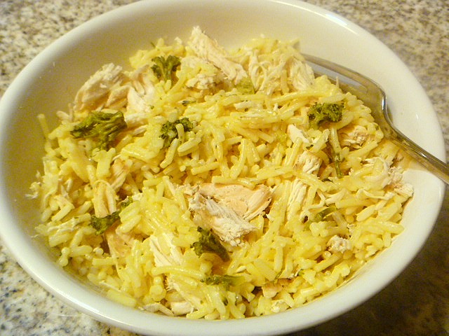 Chicken, Broccoli, and Cheddar Rice Bowl:  Comfort food at it's best with steaming chicken, melted ooey gooey cheese with some steamed broccoli thrown in for good measure! - Slice of Southern