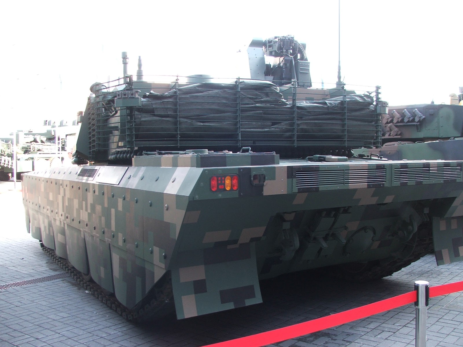 SNAFU!: Closeups of the Polish PT-16 MBT at MPSO (pics)