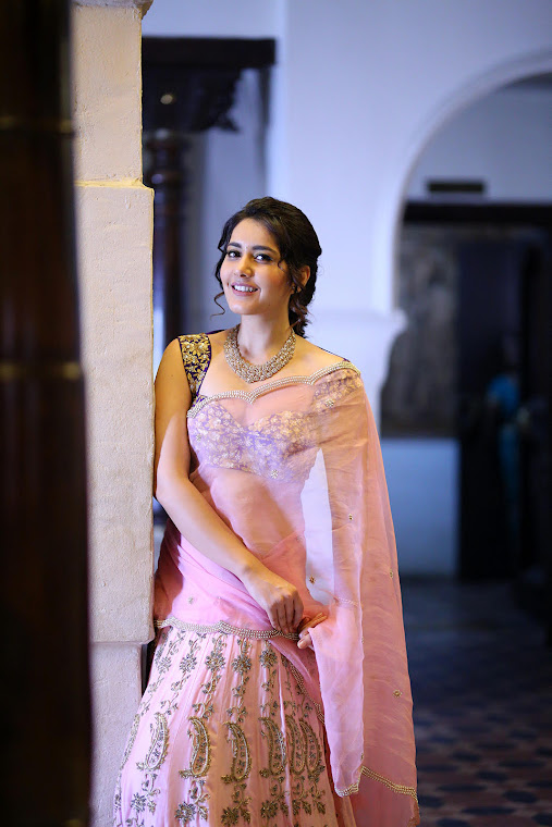 Raashi Khanna in pink lehenga