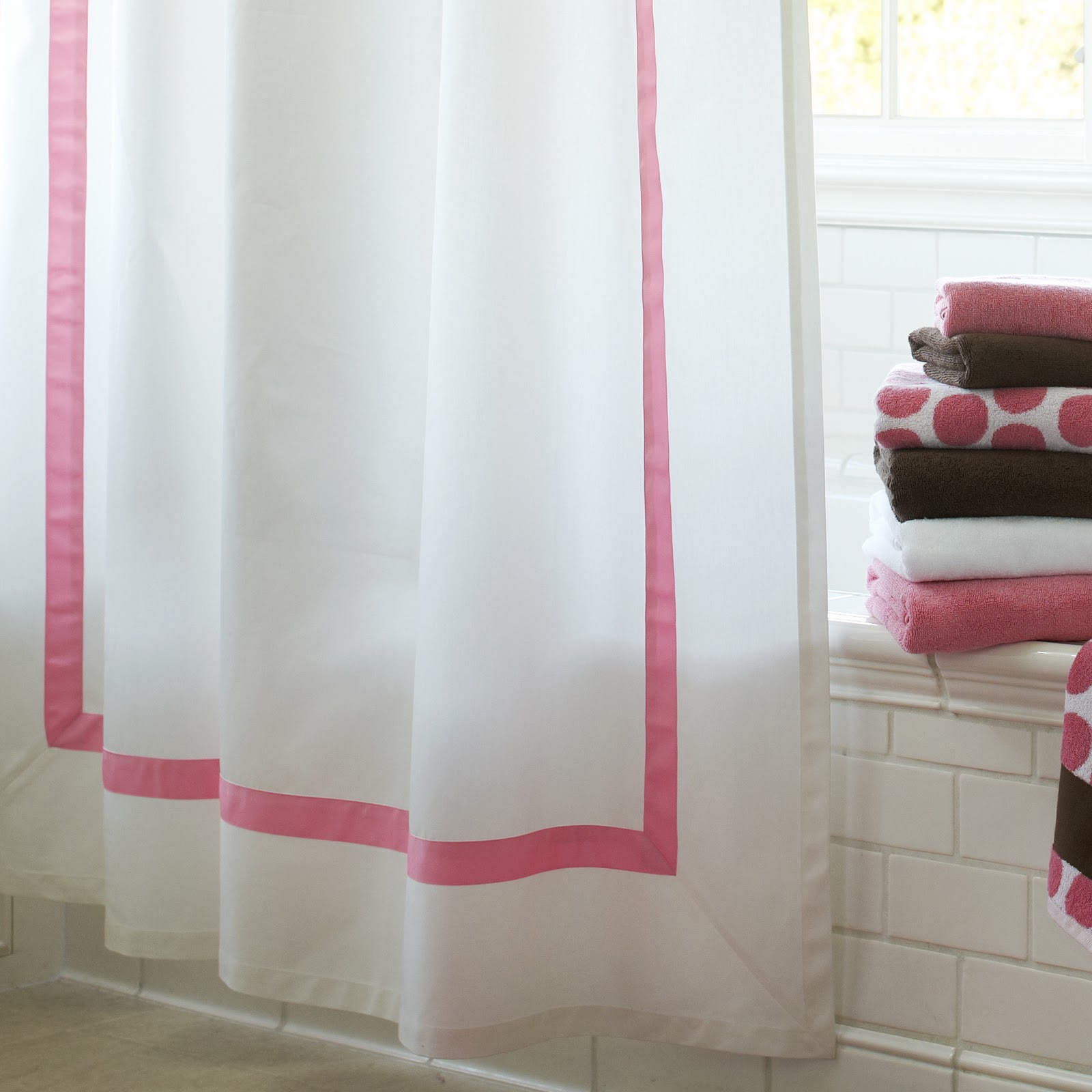 http://4.bp.blogspot.com/-cQt029xK_0I/TZqoTlFssTI/AAAAAAAAAV0/uvdLi5ILrzM/s1600/Suite+Ribbon+Shower+Curtain+in+Bright+Pink+PBteen.jpg