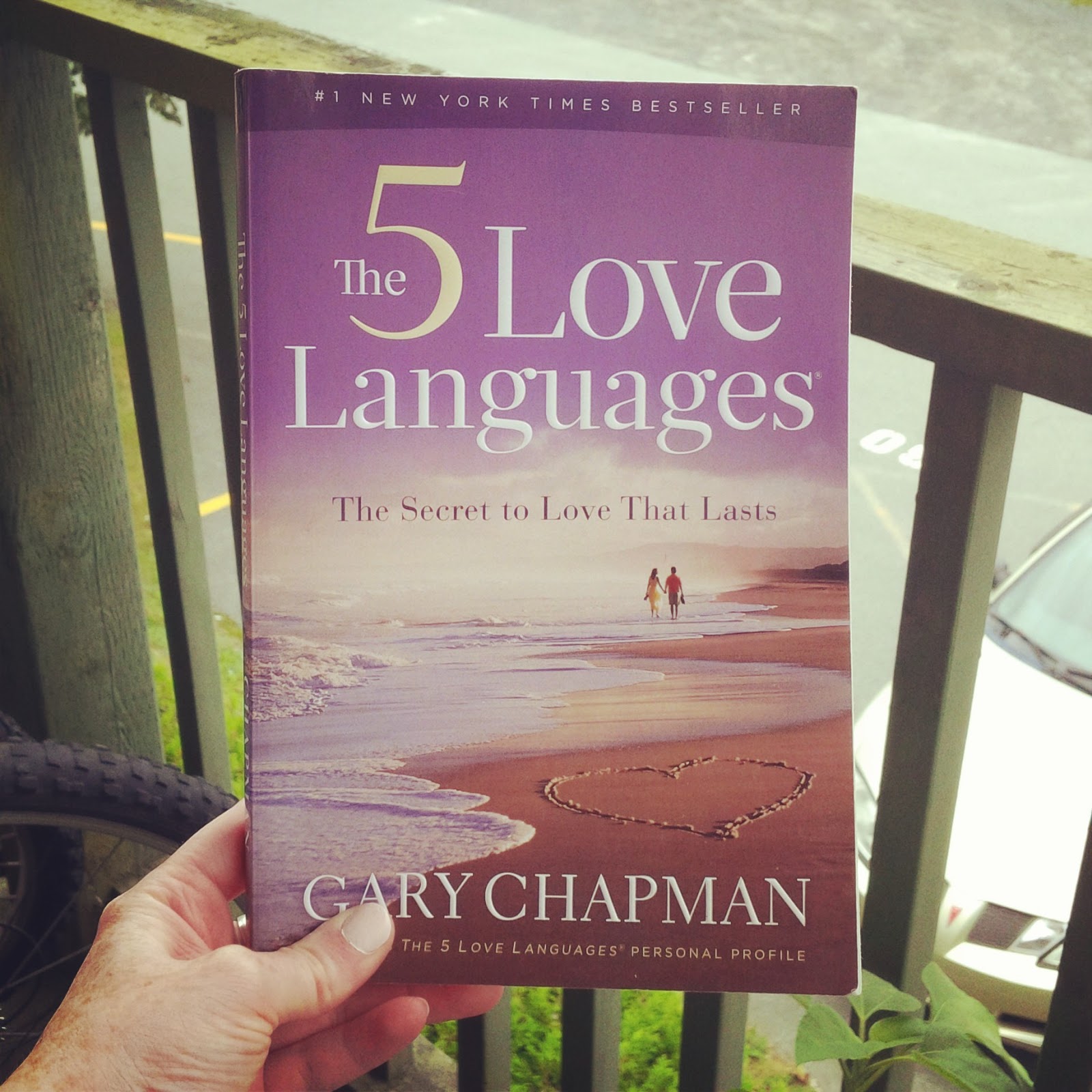 Лов пять. 5 Love languages by Gary Chapman. Five languages of Love. 5 Love languages book. Love language.