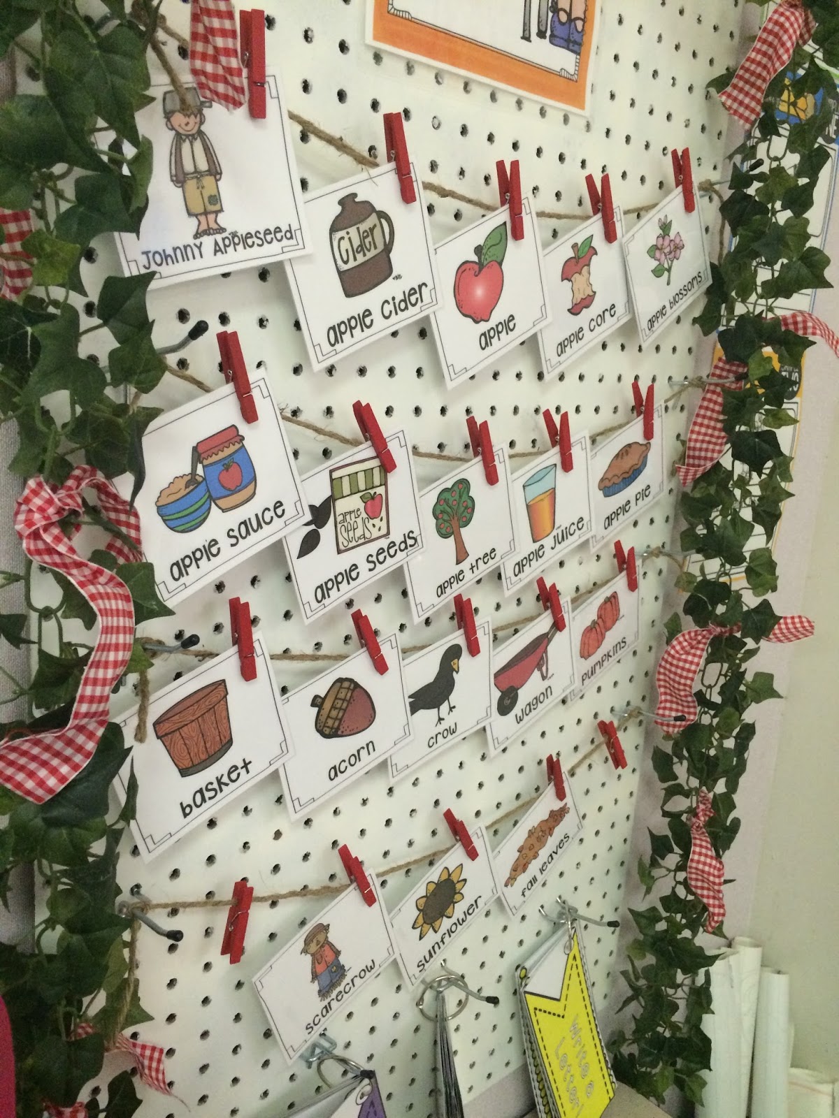 The Sassy School Teacher: New September decor and some FREEBIES!