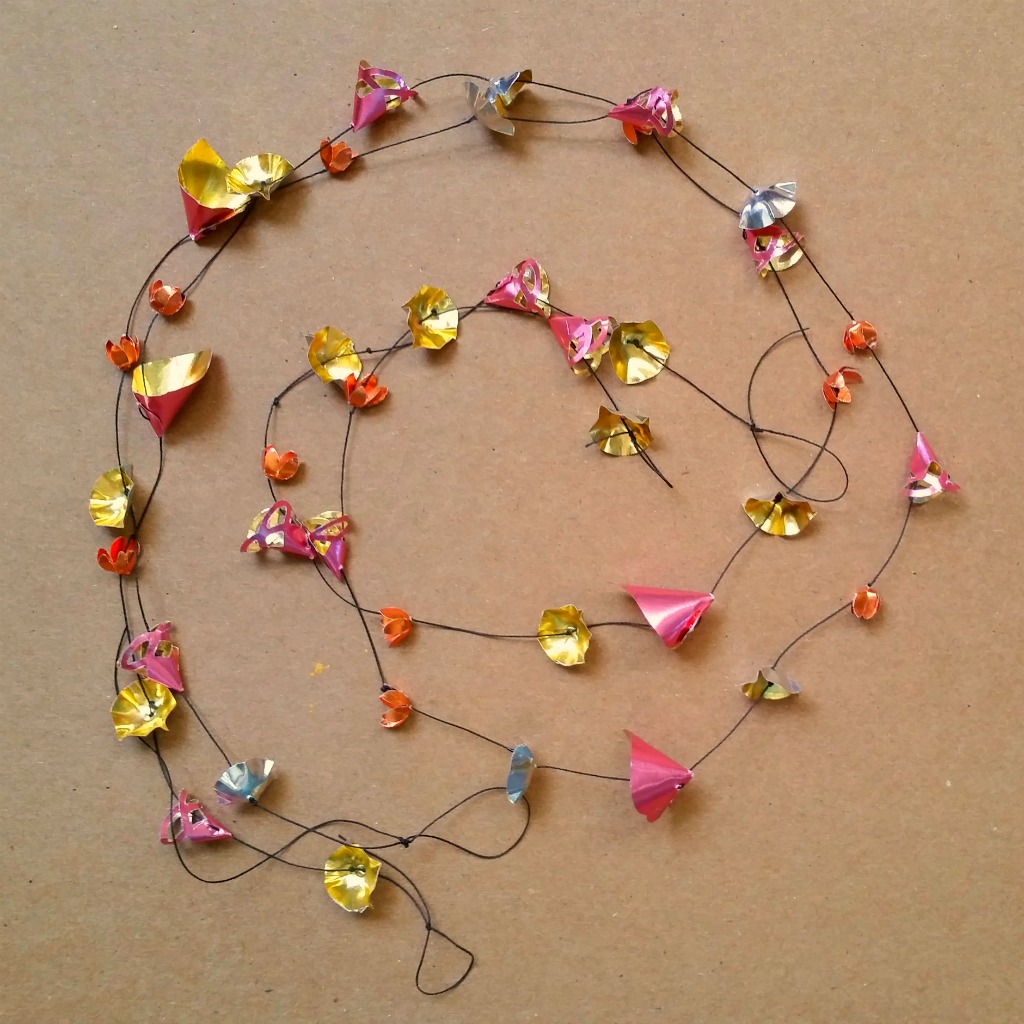 Scrappin' Chaos How To Make Stunning Garlands for a Beautiful Mirror