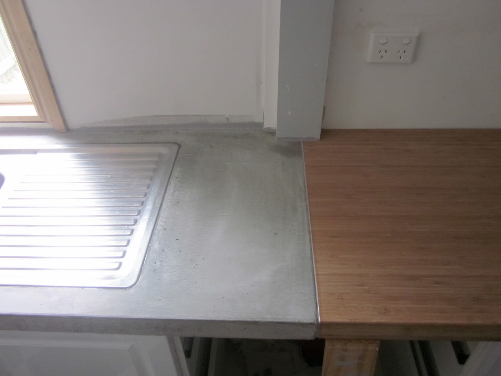3 kids and a "renovators delight" concrete benchtop method