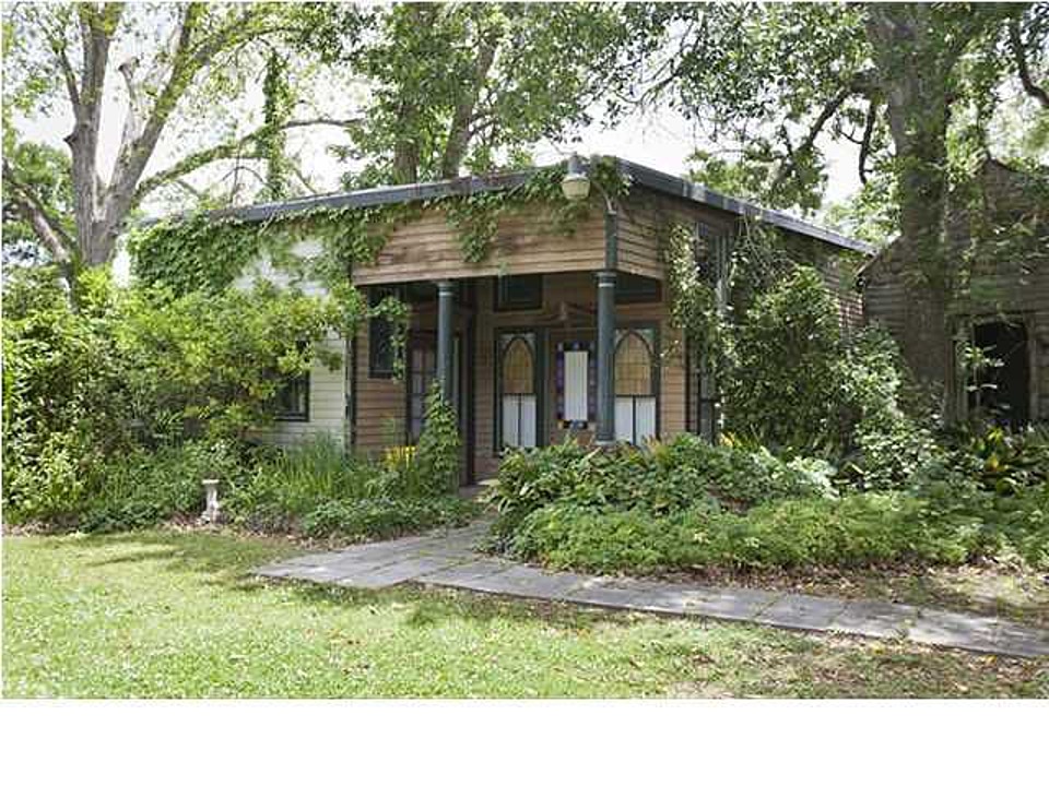 From City to Suburbia 203 E Main St, Broussard, LA 70518