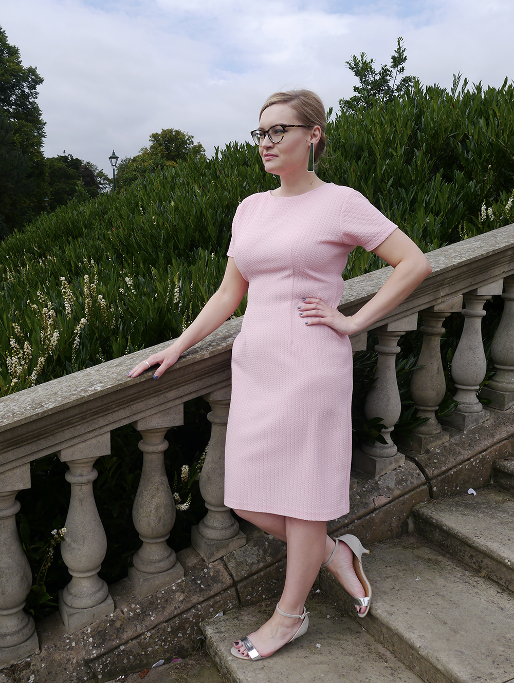 style blogger wardrobe conversations in candyfloss pink vintage dress from weigh and pay dundee Wardrobe Conversations, Kimberley, styled by kimberley, candy pink sixties dress, vintage weigh and pay, dundee blogger, edinburgh blogger, scottish style blogger, vintage style scotland, just bloody wear it, fun fashion, quirky style