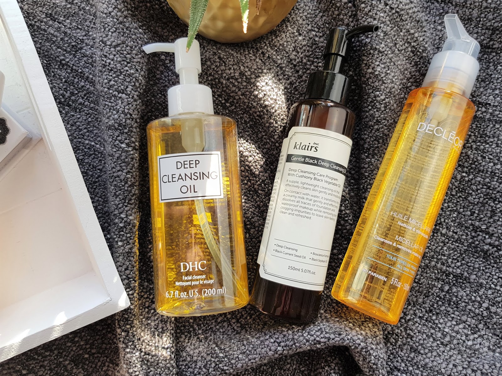 5 Cleansing Oils To try www.eyelinerflicks.com 5 Cleansing Oils To try www.eyelinerflicks.com