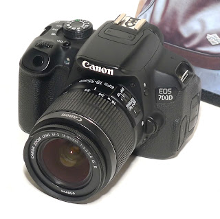 Kamera Canon 700D Lensa 18-55 IS 2 Second