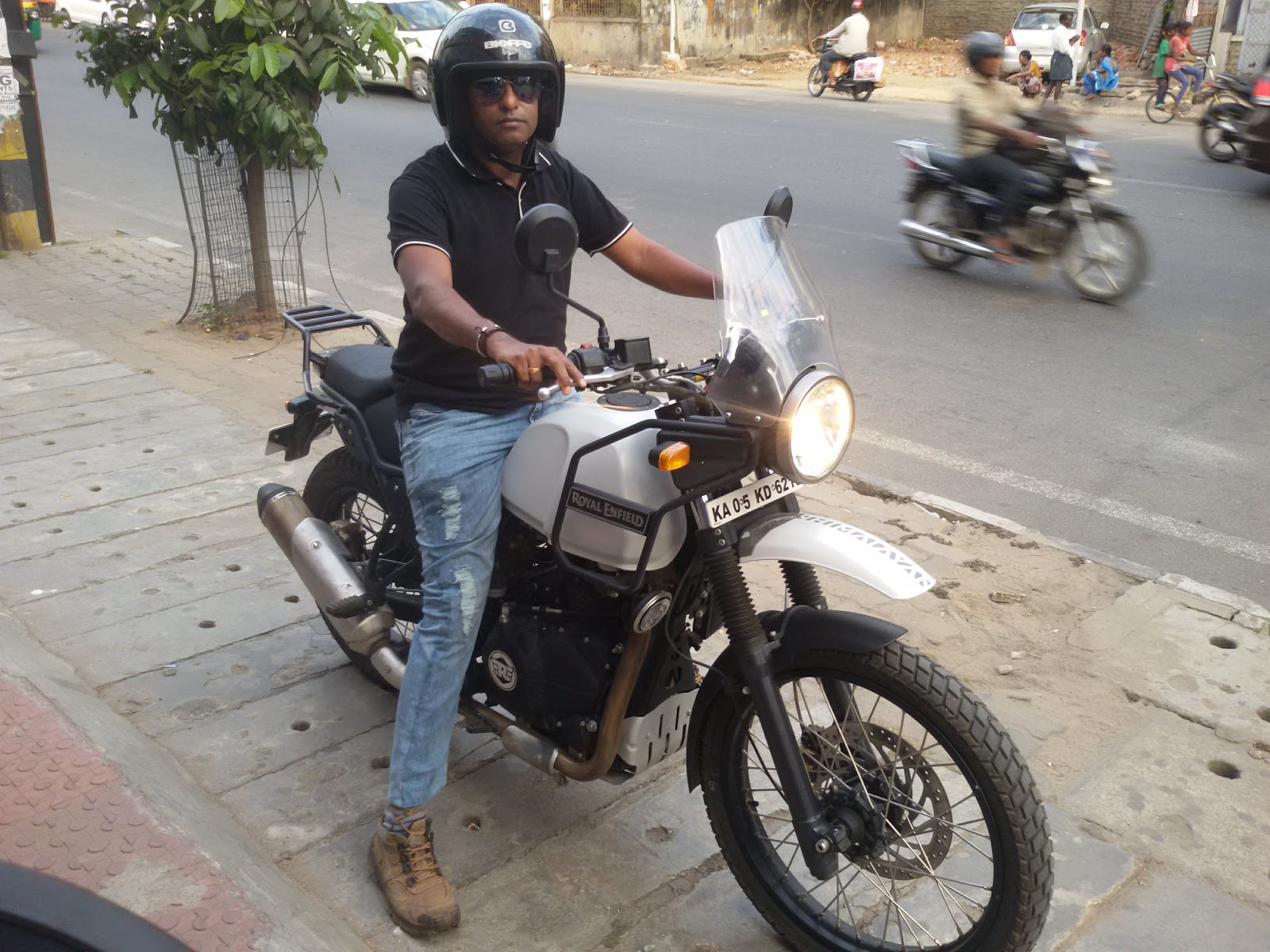 Neo The Nomad Royal Enfield Himalayan Sleet Bs4 Fi Buying And