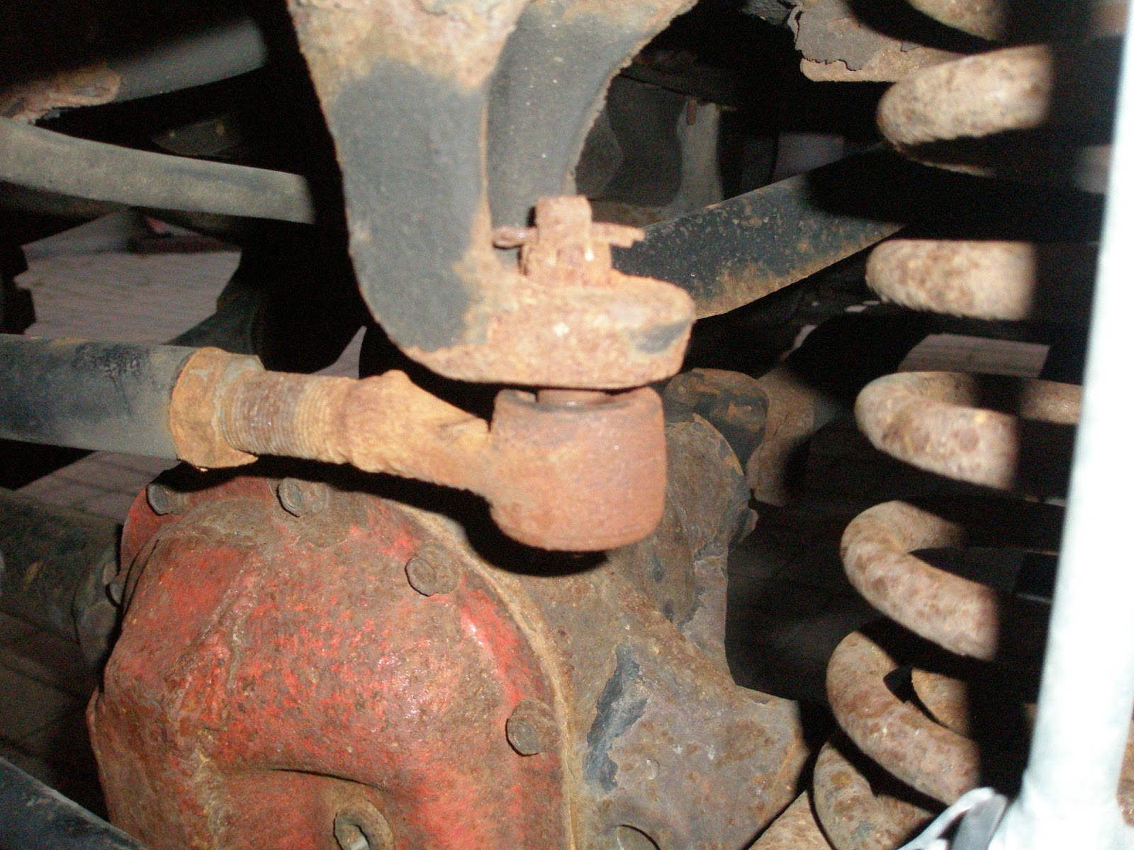 JeepGarage.ca Rough Country Trackbar Tie Rod End Replacement