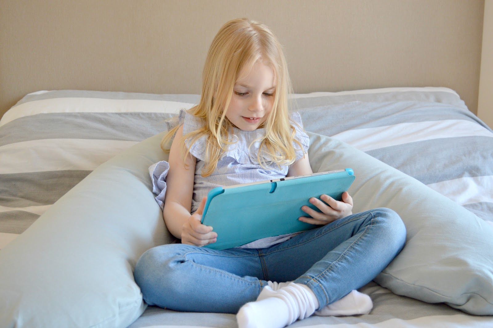 Sophie Ella And Me Theraline Maternity Nursing Pillow Review