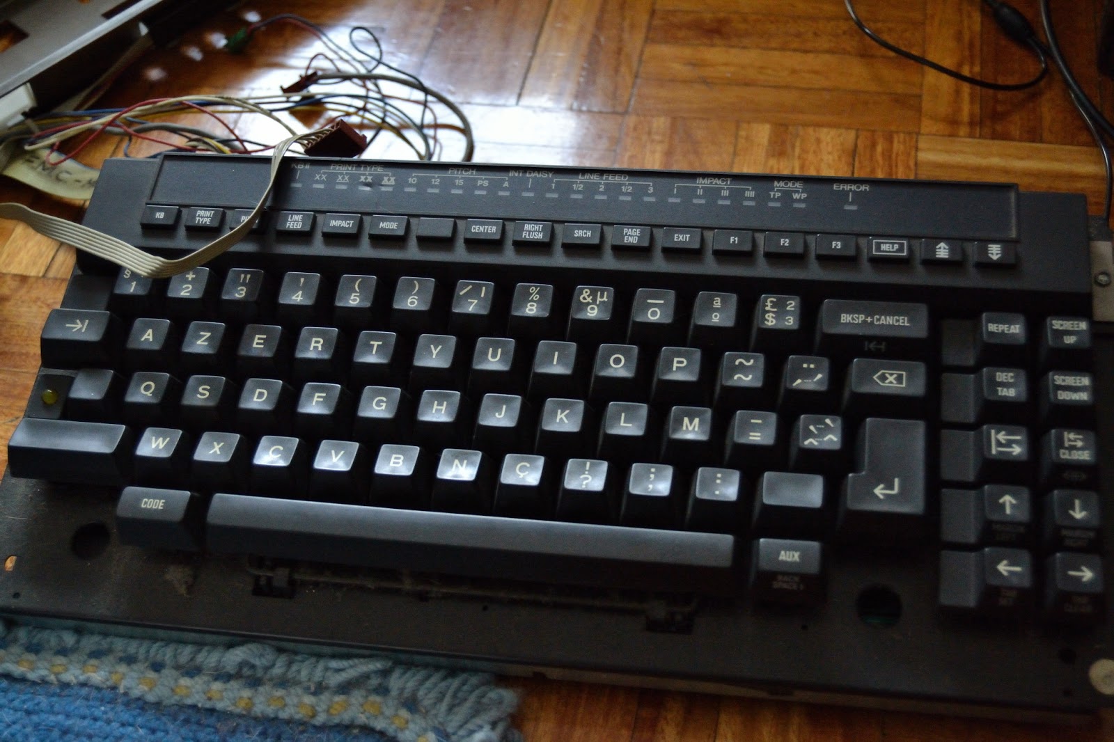 Tech Gore Galore Olivetti ETV 240 TypeWriter DEMO, DISASSEMBLY and REPAIR