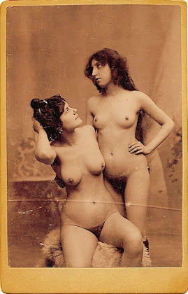 jovem prostituta nua em foto vintage