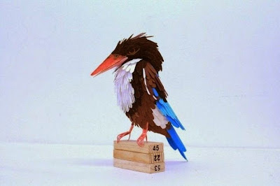aves coloridas hechas de papel 