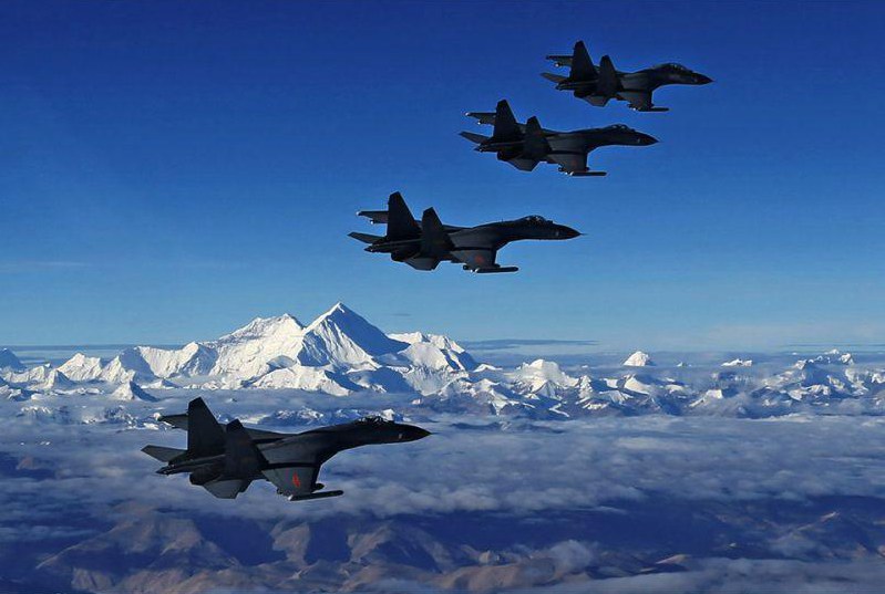 Группа боевых самолетов