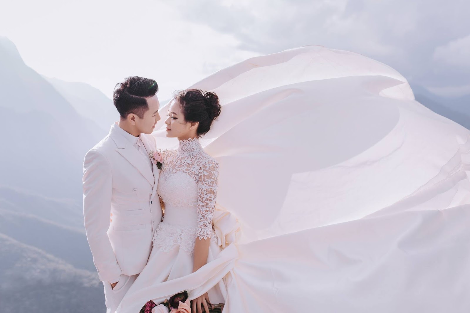 когда стоит разводиться с женой советы психолога. счастливая пара азиаты. пара в индонезии. что делает индонезийская пара чтобы развестись. ссора мужчины и женщины.