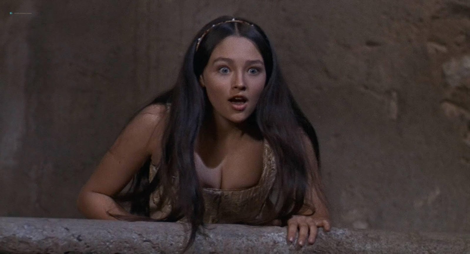 Olivia hussey juliet breast — pic 12