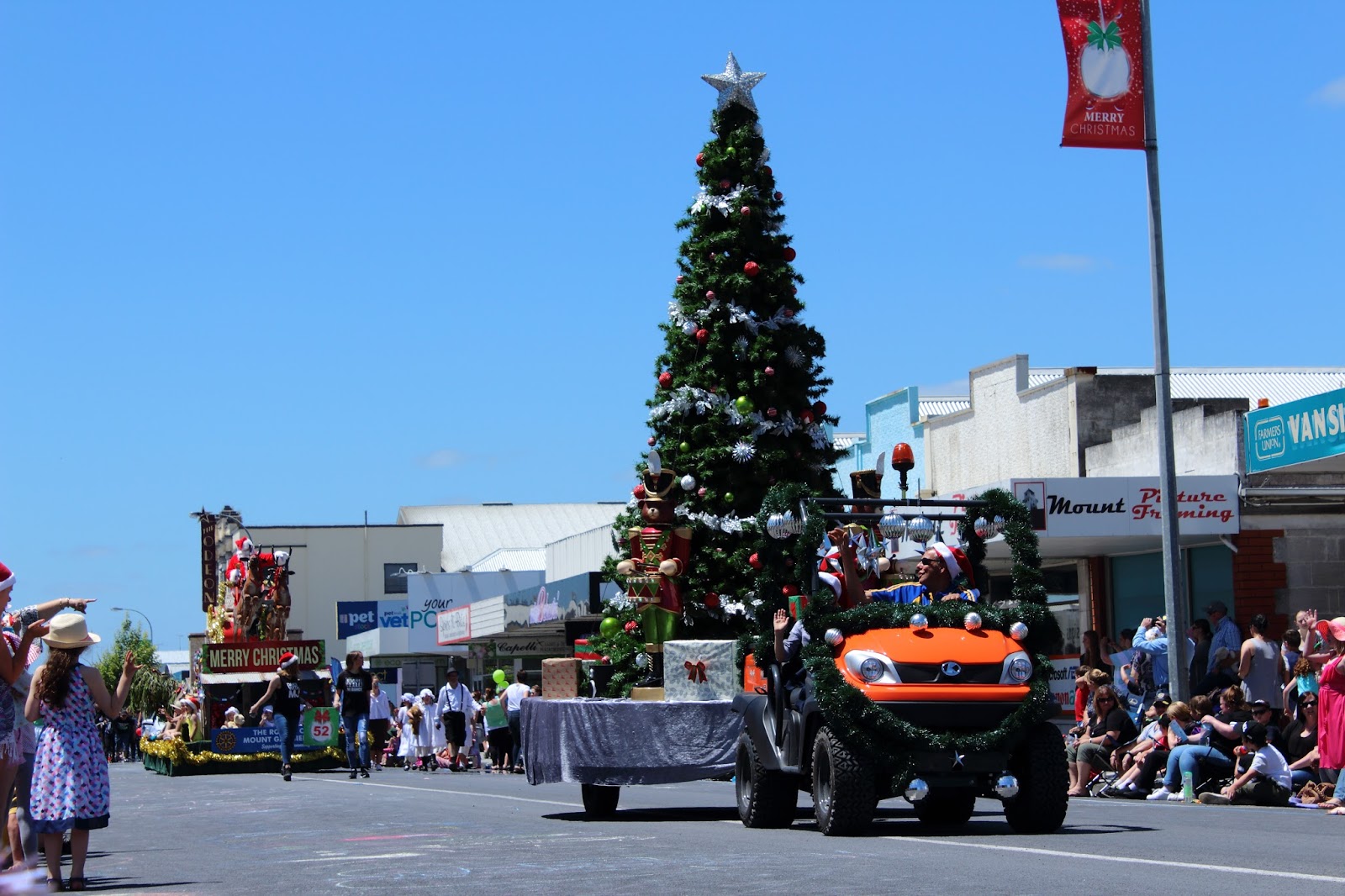One Mother Hen 2016 Mt Gambier Christmas Parade