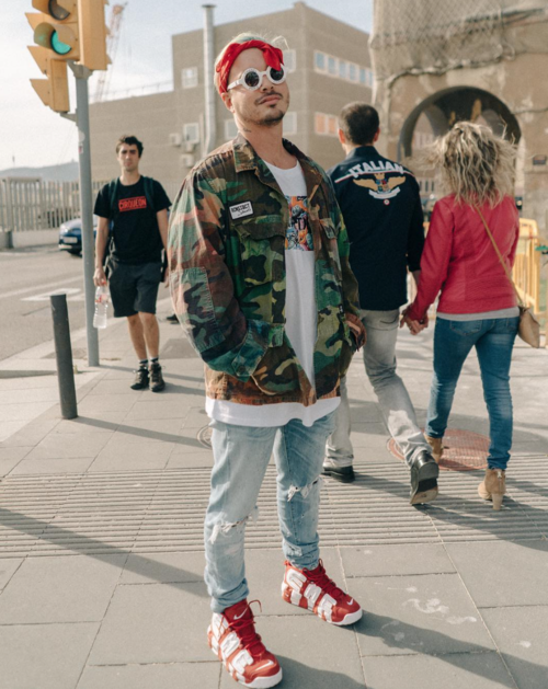 6 looks que provam que J Balvin é um ícone da moda masculina 6 looks que provam que J Balvin é um ícone da moda masculina