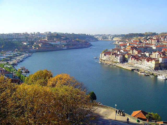 View over the River Douro in Portugal. Porto to the right and Vila Nova de Gaia on the left. Photo: WikiMedia.org.