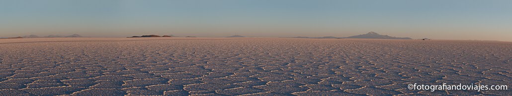 Amanecer en el salar de Uyuni Amanecer en el salar de Uyuni Boliiva