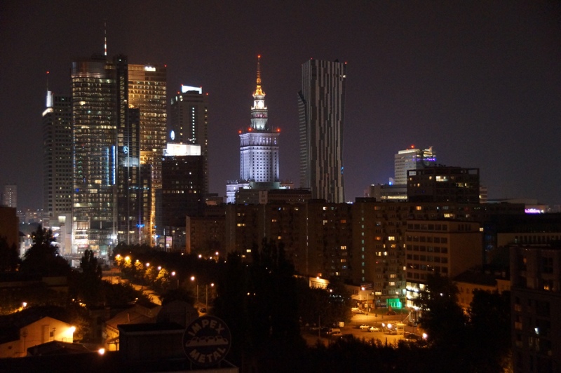 Столица фактически. Столица Польши ночью фото.