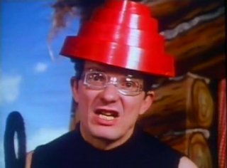 videos-musicales-de-los-80-devo-whip-it