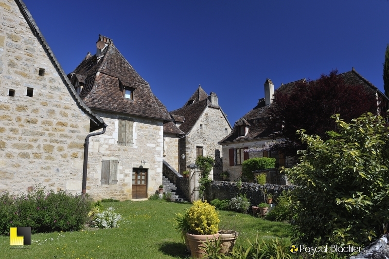 le superbe village de Carennac dans le Lot photo pascal blachier