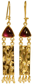 triangular amethyst earrings in 18k yellow gold with diamonds
