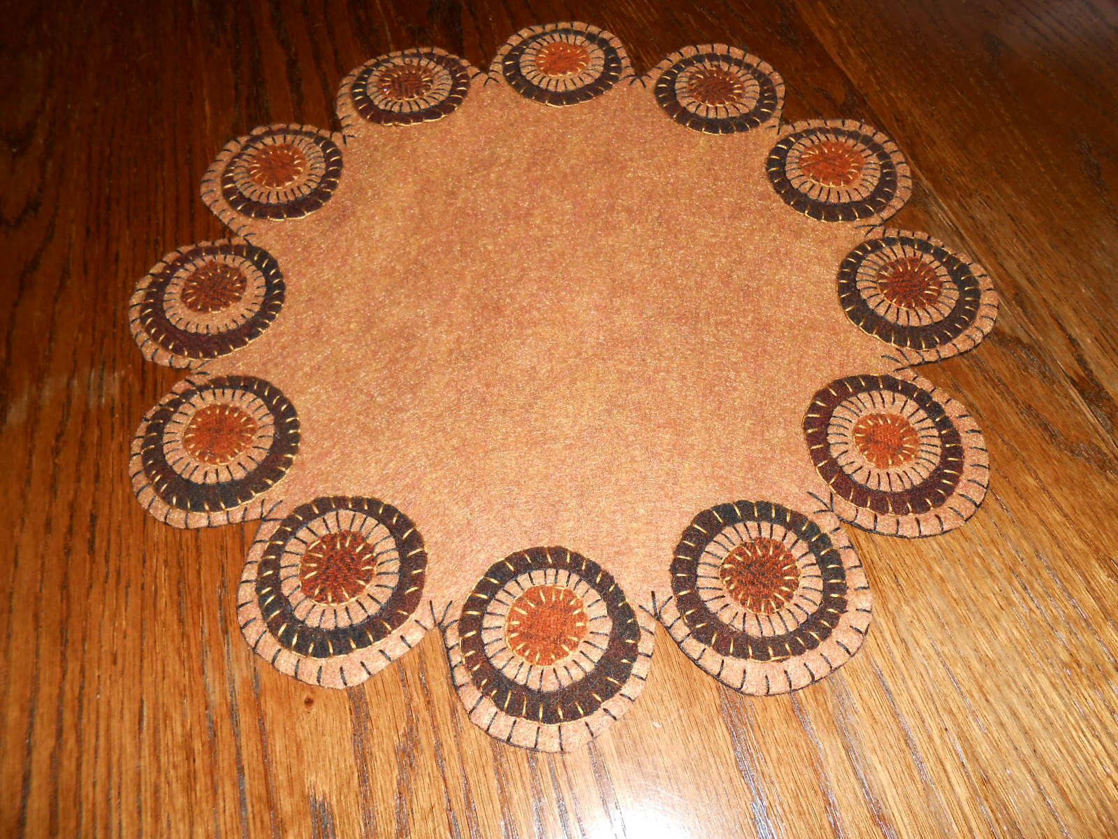 KKL Primitives Selling Blog: PRIMITIVE BROWN / RUST SCALLOPED PENNY RUG ...