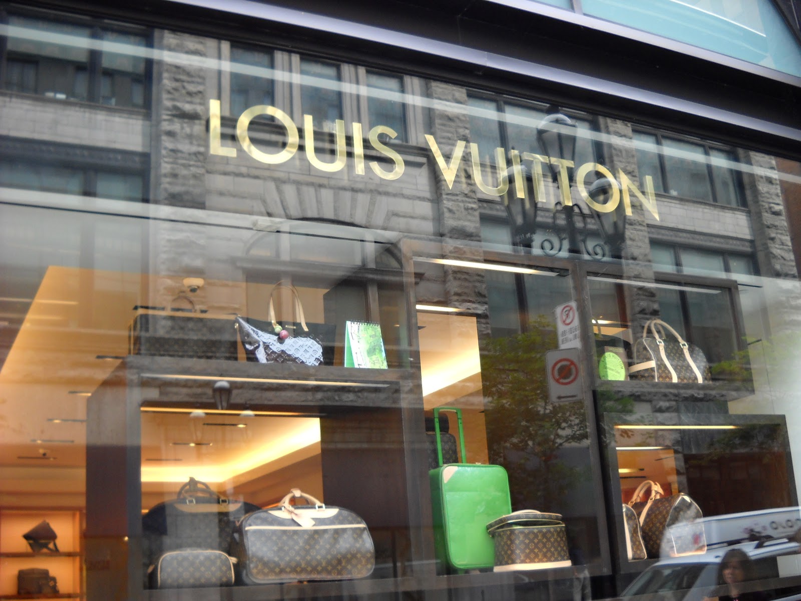Louis Vuitton Dog Advertisement