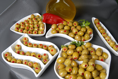işlenmiş yeşil biberli zeytin işlenmiş yeşil biberli zeytin