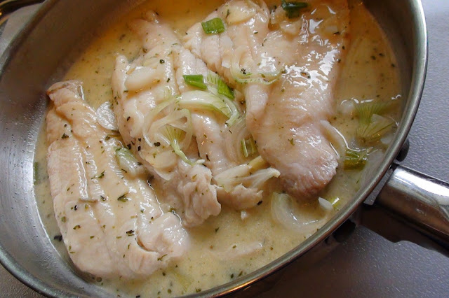 zsuzsa is in the kitchen: FISH FILLETS POACHED IN WINE