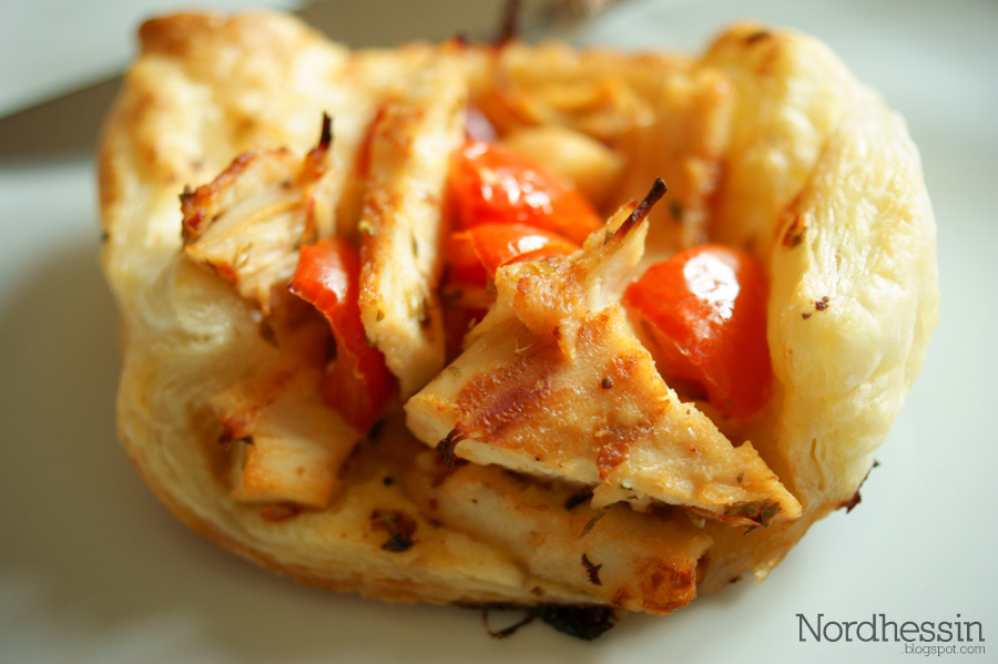 Nordhessin: Rezept: Blätterteig-Nester mit Hähnchen-Tomate-Käse Füllung