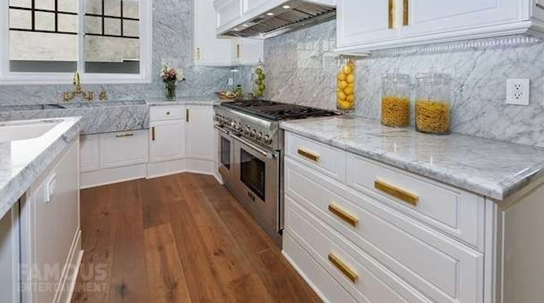 27 Interior Design Photos vs. Margot Robbie's CA Homes In Venice Beach & Hancock Park
