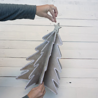 arbol de navidad de carton con purpurina self packaging