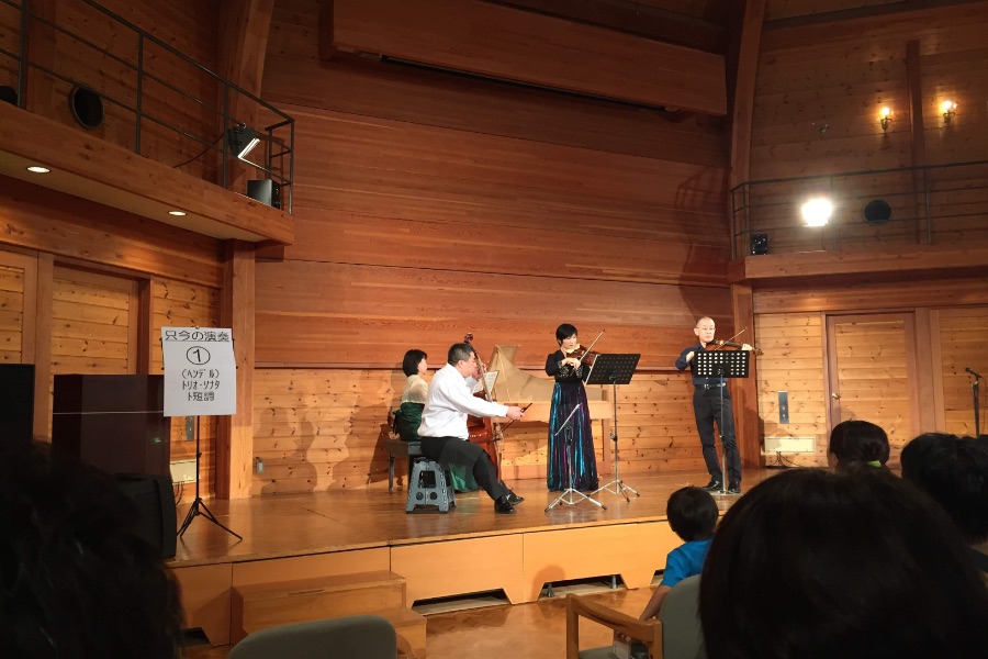 神戸布引ハーブ園:森のホールでの演奏