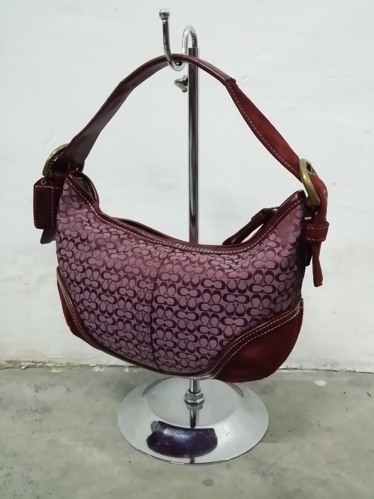 d0rayakEEbaG: Authentic Coach Signature Small Handbag PURPLE(SOLD)