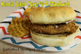 Kinda Like Chick-fil-A Sandwich // If you love Chick-fil-A, you will now love me for sharing this awesome copycat recipe with you! #copycat #recipe #sandwich #chicken