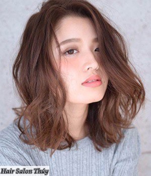 Duyên dáng và đằm thắm với màu nâu tây trầm nhuom toc mau nau tay