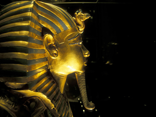 The Golden Mask of Tutankhamoun 